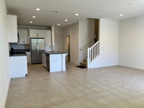 5th image of 28736 Jardineras Dr