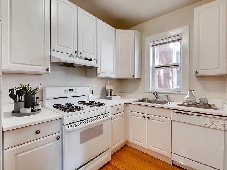 1124 N Emerson St — Photo 6