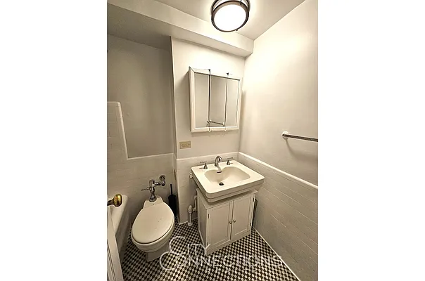 Rented by City Connections Realty | media 7