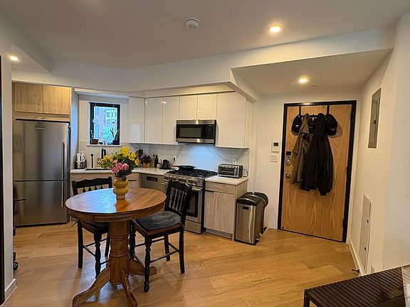 3rd image of 116-17 Grosvenor Ln #3C