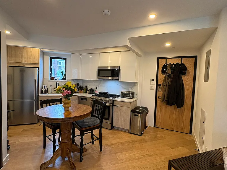 116-17 Grosvenor Ln #3C — Photo 3