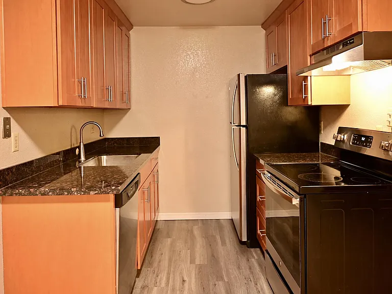 1006 N 43rd St #201 — Photo 16