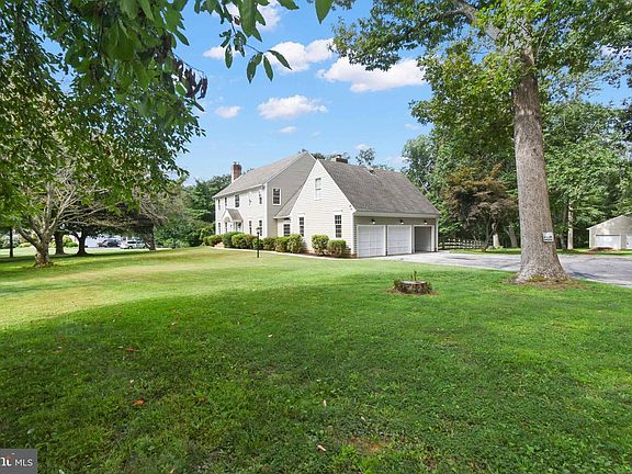 2nd image of 37 Bee Tree Mill Ct