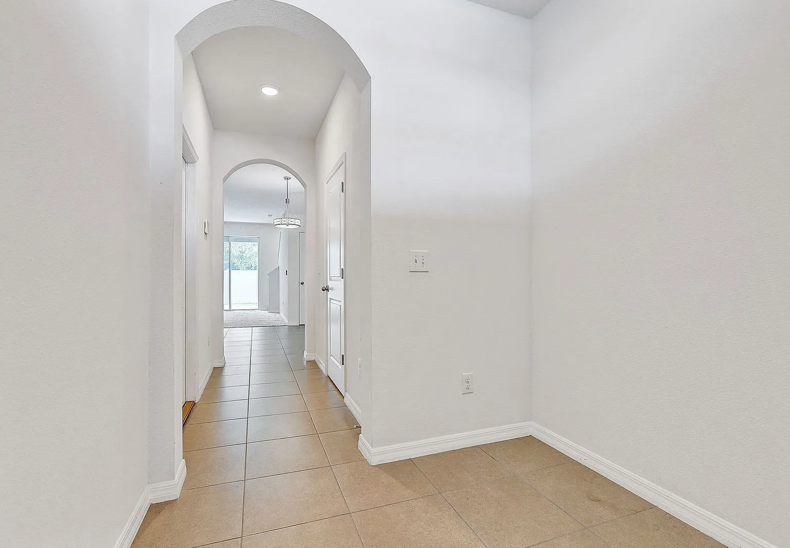 3 bed, 2.5 bath, 1758 sqft, $2,200 — Photo 4