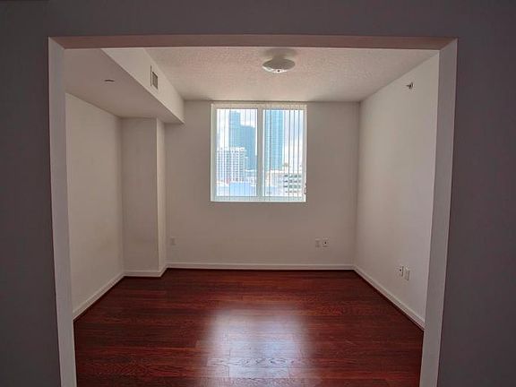 5th image of 603 NE 23rd St #902