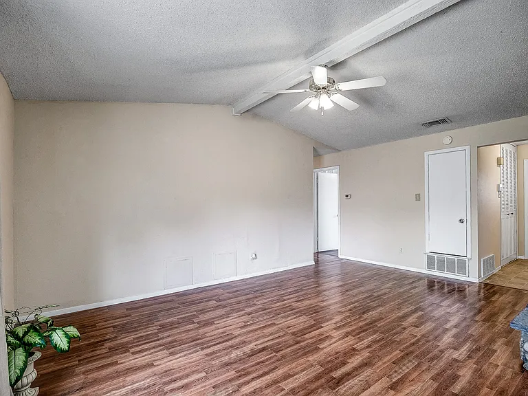 1717 Palisades Dr — Photo 11