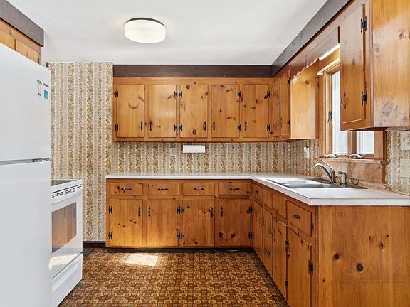 3rd image of 836 Tenney Hill Road