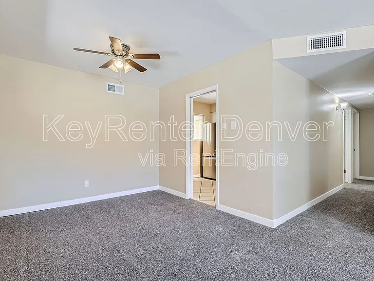 991 Vaughn St — Photo 4