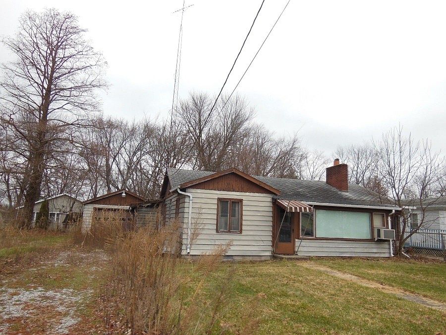 1st image of 5076 E Woodland Dr