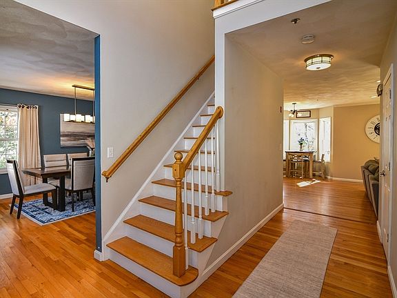 3rd image of 12 Scotland Heights Rd