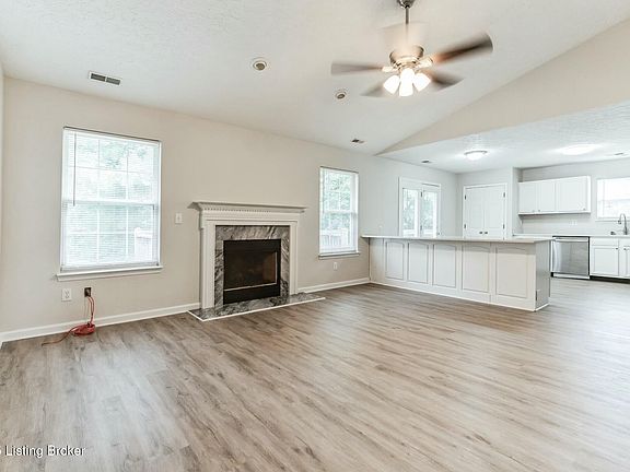 2nd image of 223 W Emerald Cir