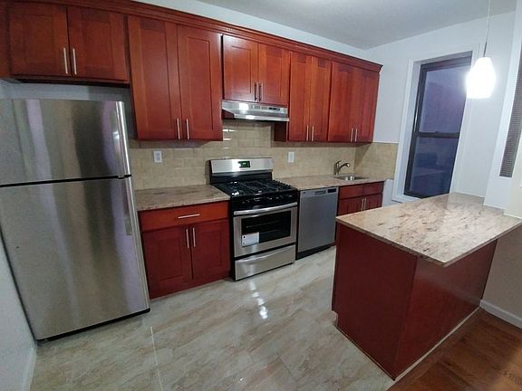 3rd image of 2824 42nd St APT B4