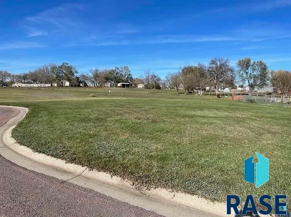 603 S Elm Ct, Parker, SD 57053