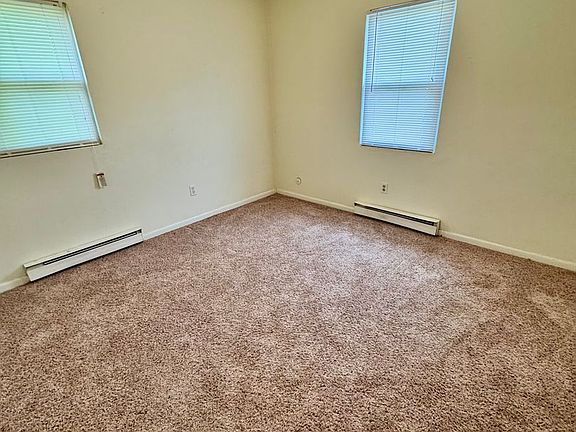 4th image of 1343 E Balview Ave