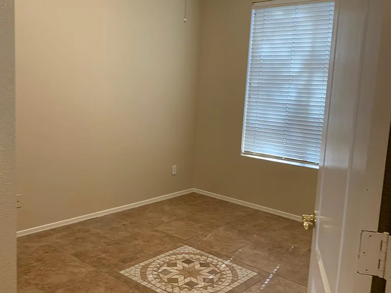 5784 W Alice Ave — Photo 4