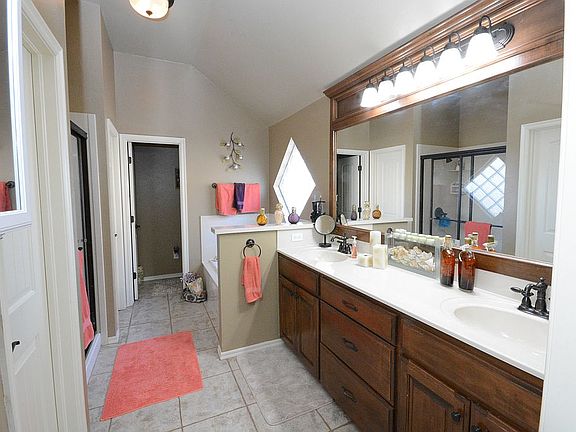 MASTER BATH, JET TUB
SEP SHW