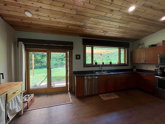 3rd image of 491 Orchard Ln