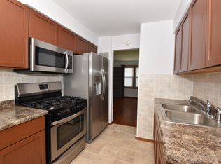 1421 S 93rd St, West Allis, WI 53214