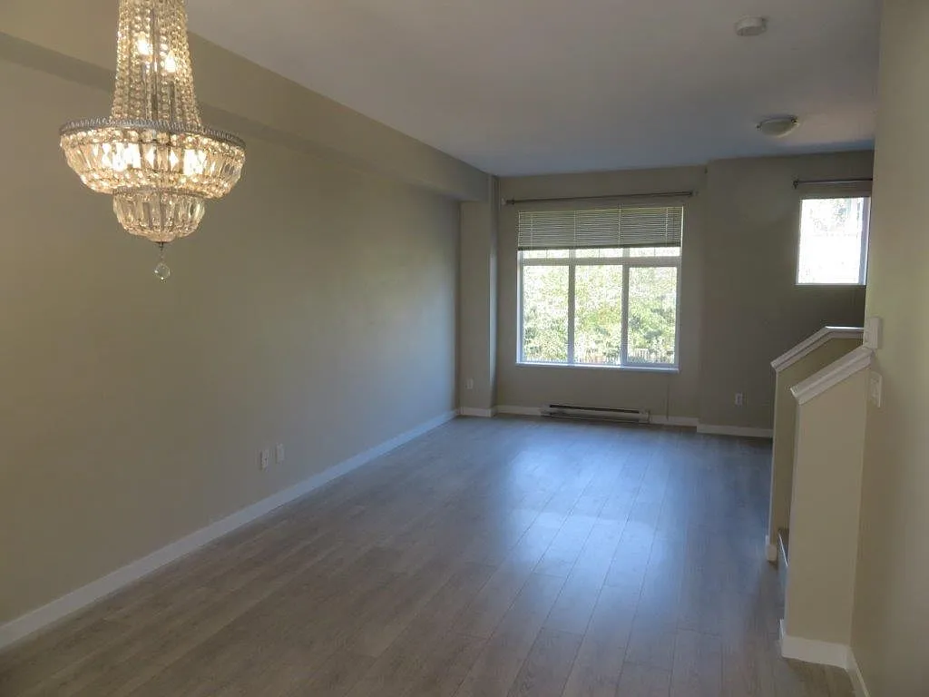 3 bed, 1177 sqft, $2,400 — Photo 4