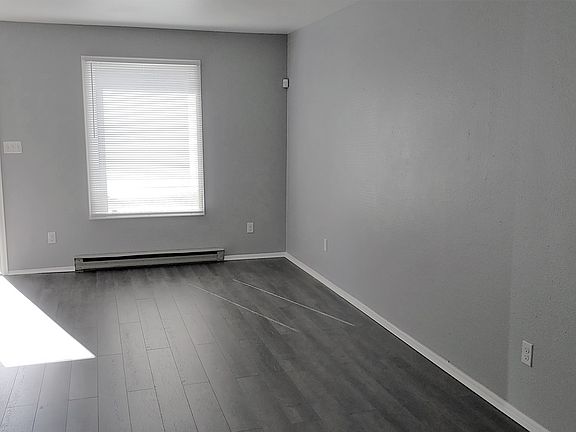 3rd image of 1918 N Salem Ave