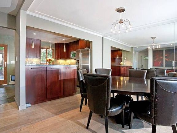 Dining area to kitchen
