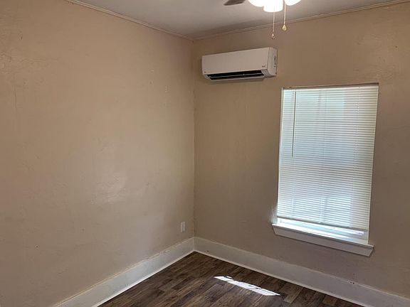 4th image of 205 S Lowry St