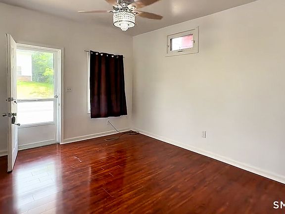 2nd image of 385 Putnam Pike