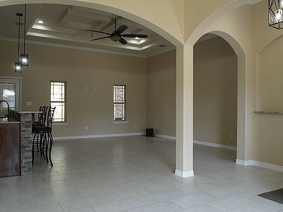 5th image of 938 W Deberry Ave