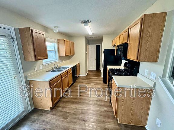 5th image of 398 Paddington Dr
