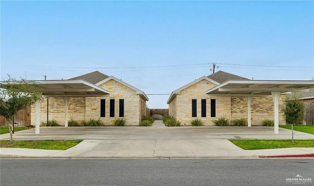 3 bed, 2.0 bath, 3247 sqft, $1,400 — Photo 1