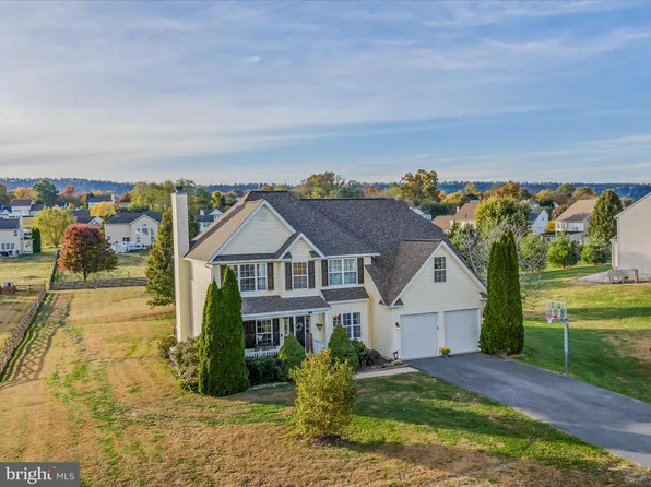 970 Crushed Apple Dr, Martinsburg, WV 25401