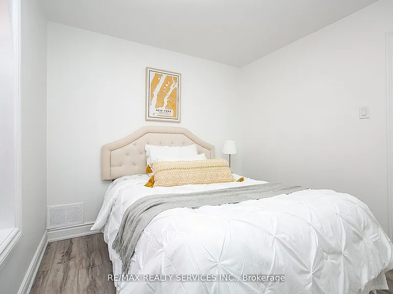 20 Somerset Ave E — Photo 31