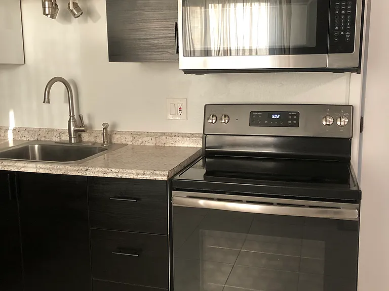 446 E Seneca St — Photo 10