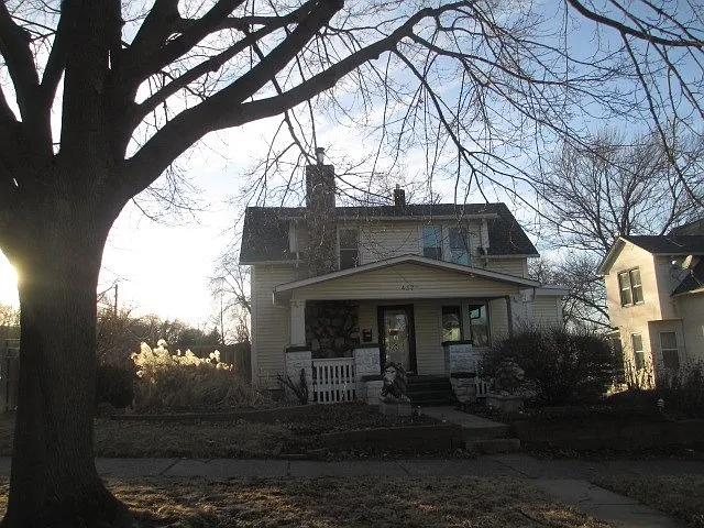 437 53rd St photo 1