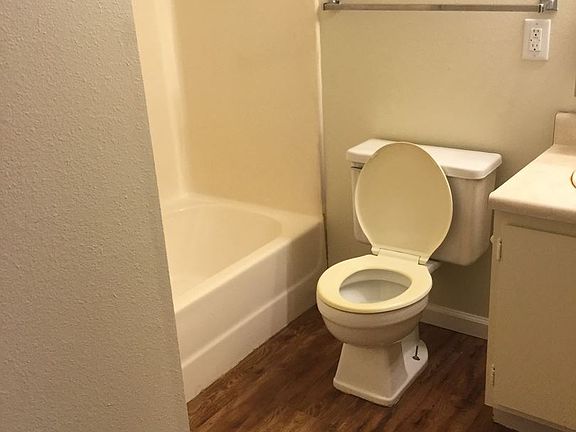 4th image of 8 Wallingford Dr APT 2