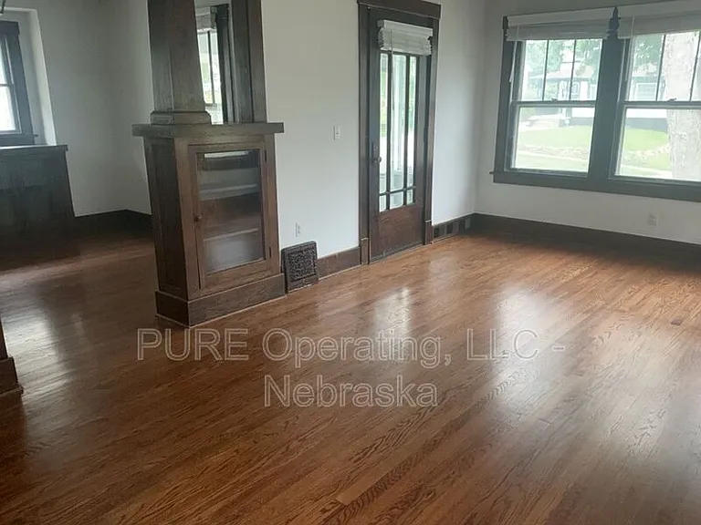 5012 Burt St — Photo 5