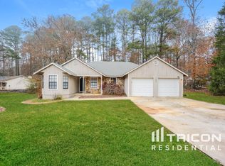 155 Paces Dr, Fayetteville, GA 30215