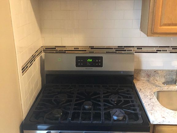 5th image of 2085 Morris Ave