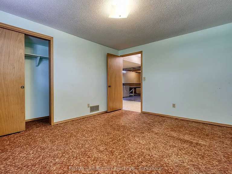 7740 Chorozy St — Photo 23