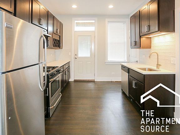 2nd image of 1942 W Nelson St #1E