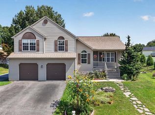 55 Farm Ln, Manchester, PA 17345