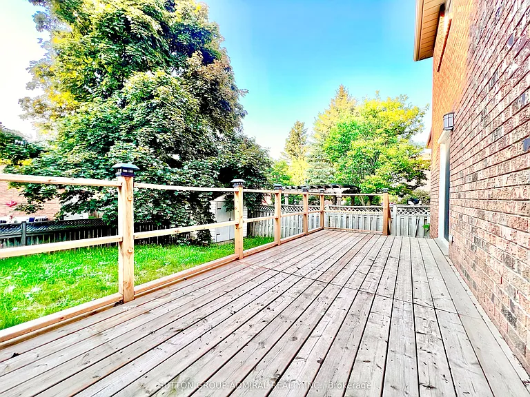 71 Trillium Cres — Photo 9