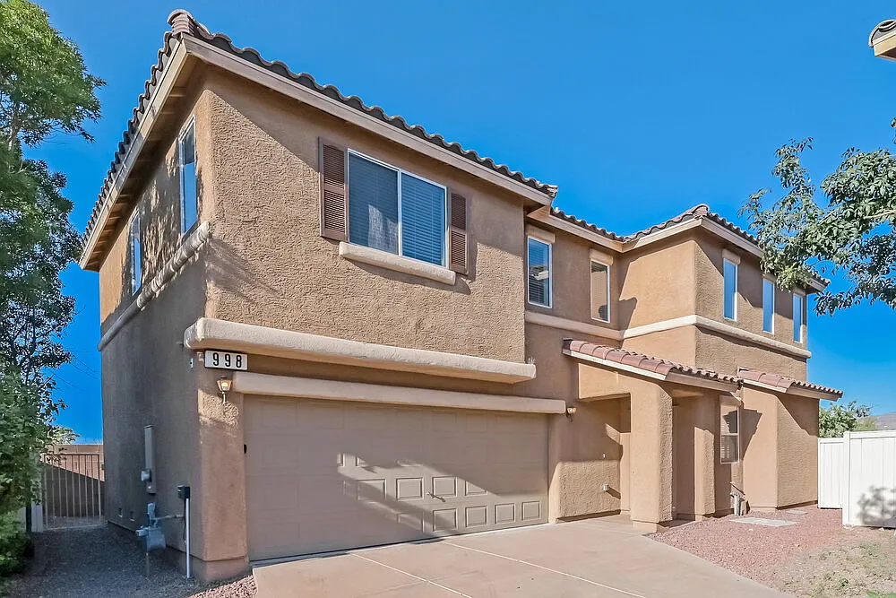 3 bed, 3.0 bath, 1419 sqft, $2,130 — Photo 1