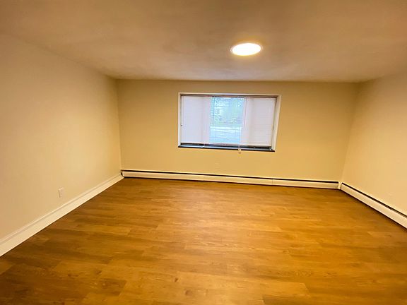 5th image of 234 Babcock St #1