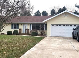 138 Palm St, Canton, IL 61520
