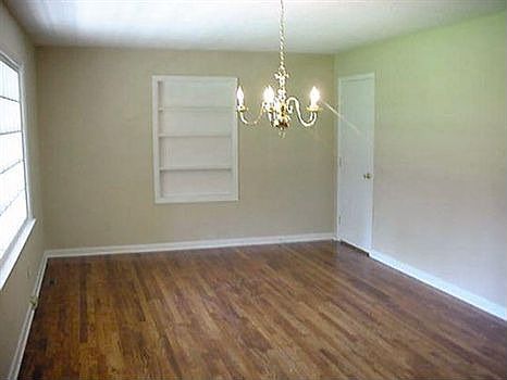3rd image of 155 Guernsey Ln