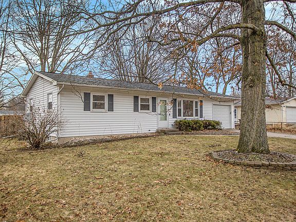 3rd image of 409 N Dr E