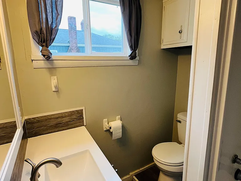 385 Lake Shore Blvd — Photo 1