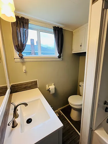 385 Lake Shore Blvd Photo 1