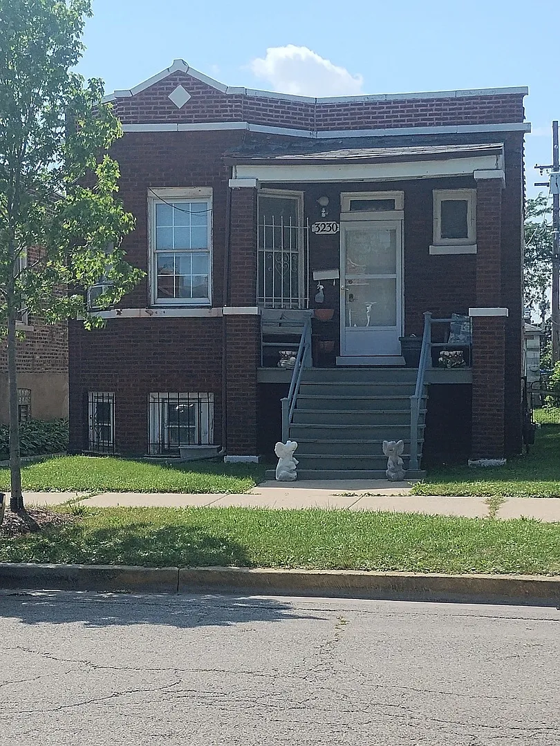3230 S Avers Ave photo 1